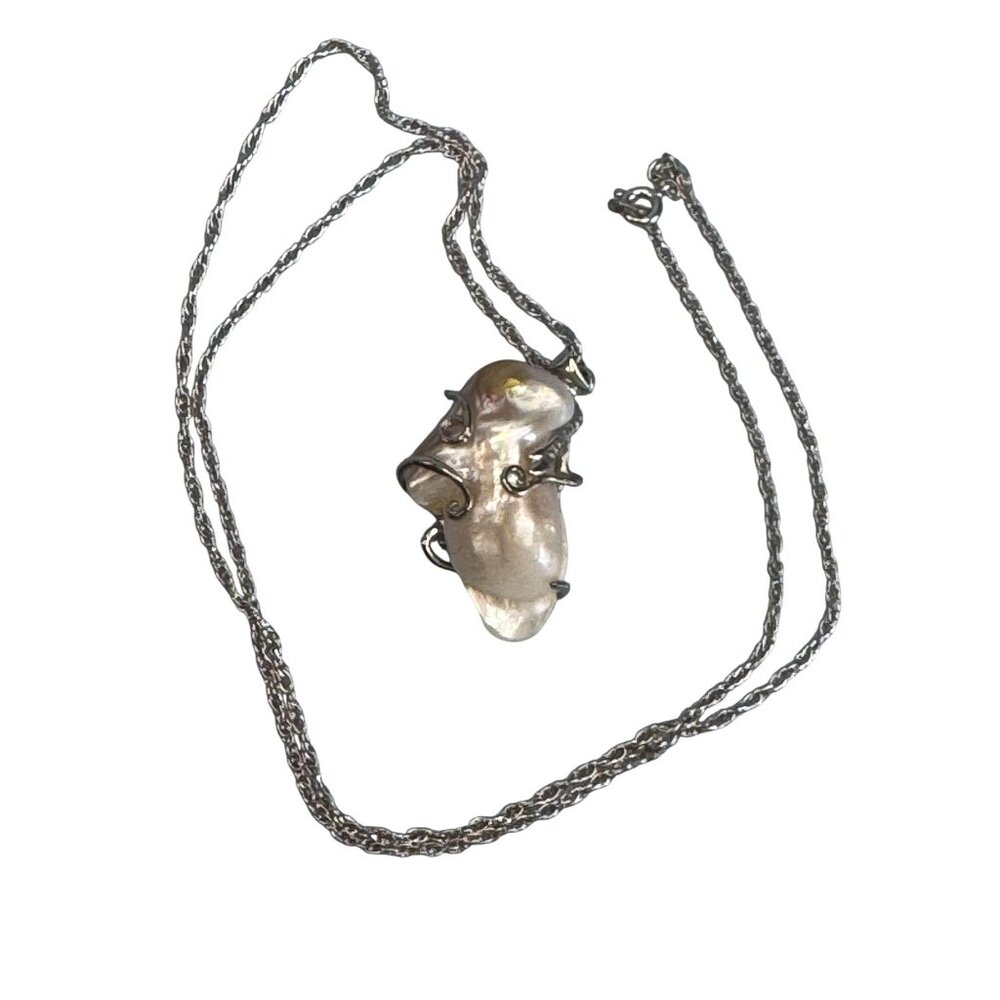 CLOSET CLEAR OUT!! Elegant Silver Pearl Necklace